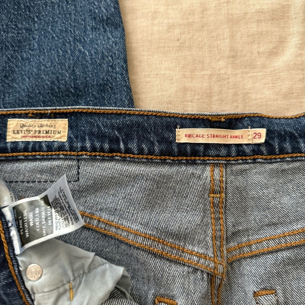 Levi’s Ribcage Straight Jeans - Picture 8 of 8